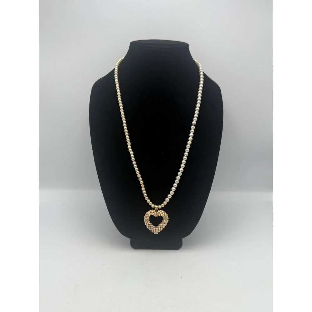 Vintage Faux Pearl Heart Pendant Necklace Cream Beaded Romantic 28 Inch Strand